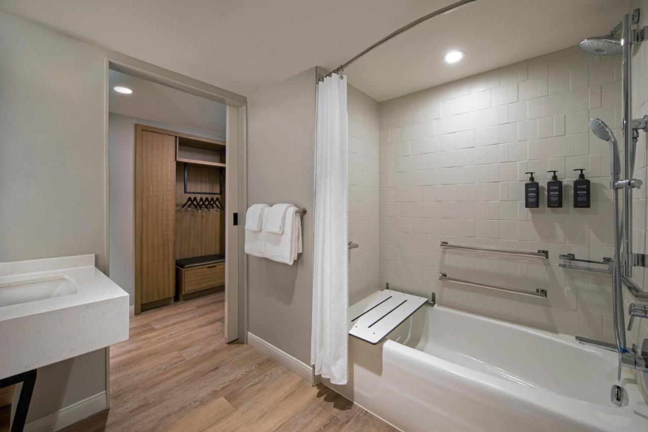Guest room, 2 Double at Sheraton Birmingham Hotel