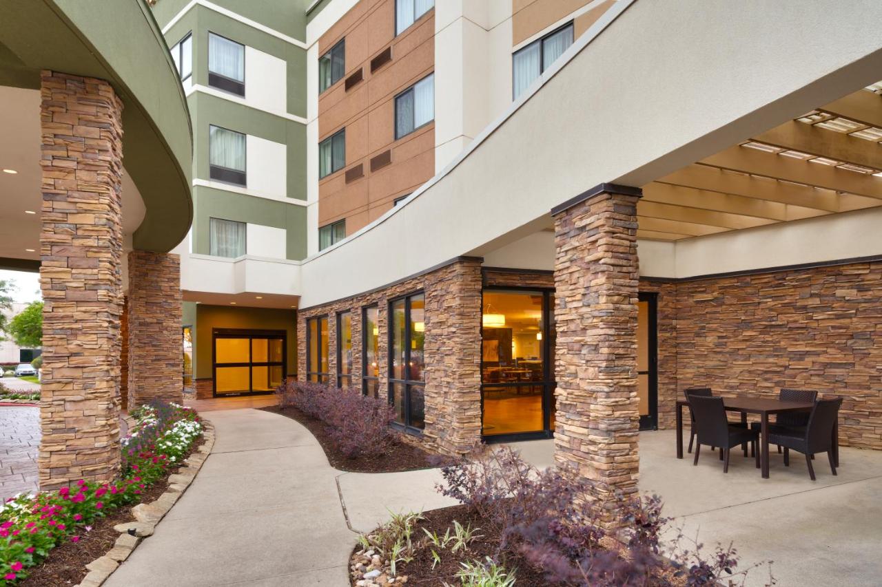 | Courtyard by Marriott Houston NASA Clear Lake