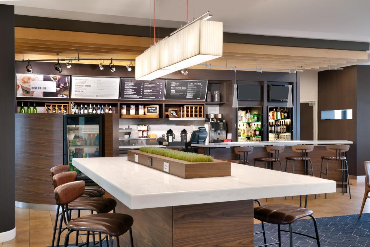 | Courtyard by Marriott Houston NASA Clear Lake