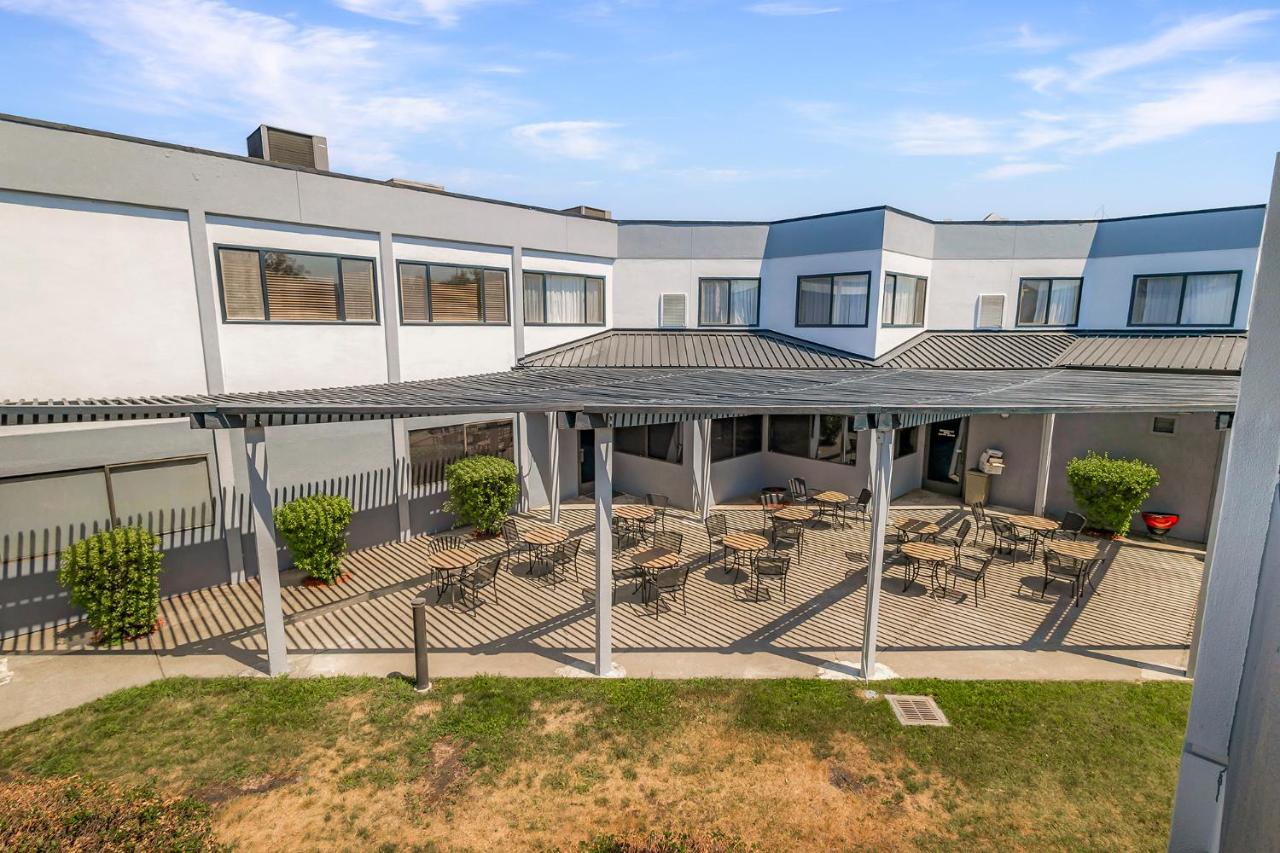 | Best Western Plus Wine Country Inn & Suites