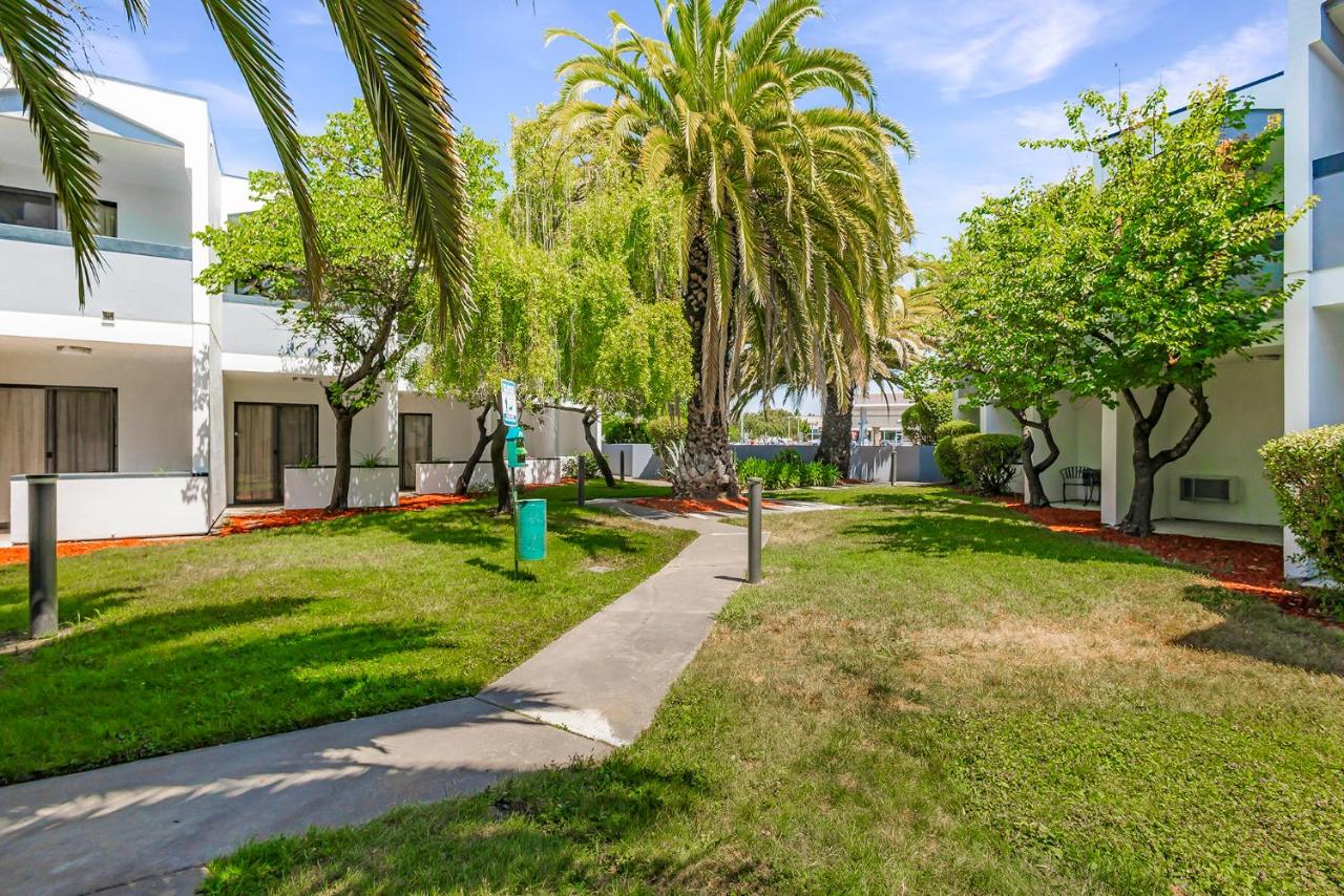 | Best Western Plus Wine Country Inn & Suites
