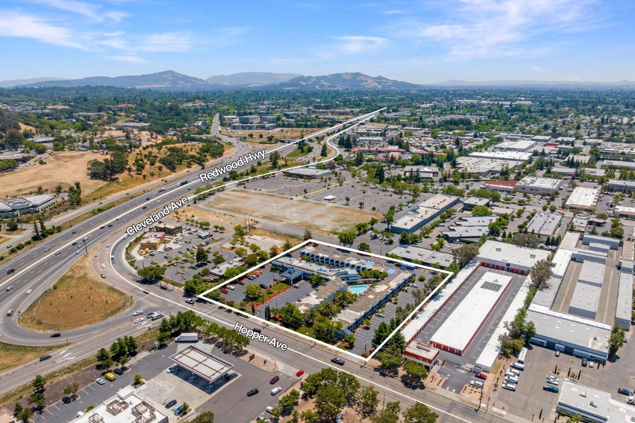 | Best Western Plus Wine Country Inn & Suites