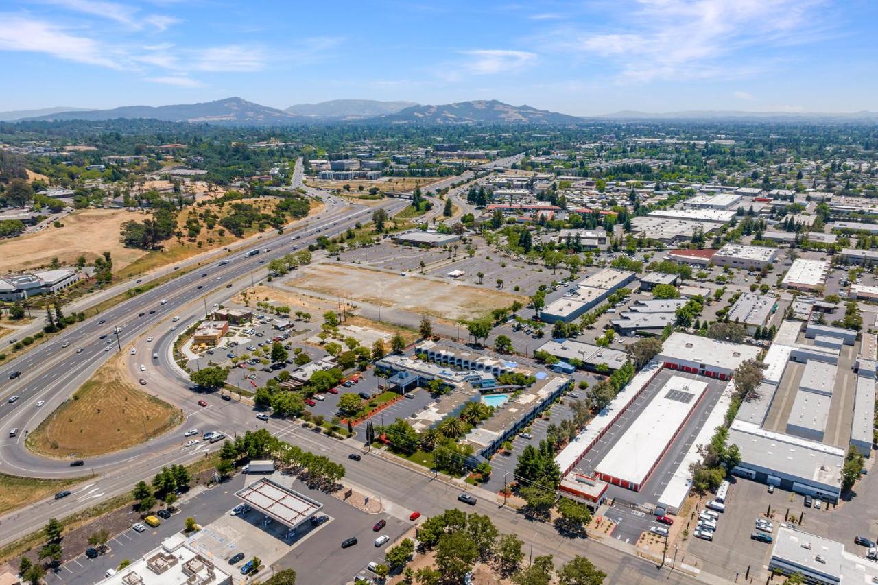 | Best Western Plus Wine Country Inn & Suites