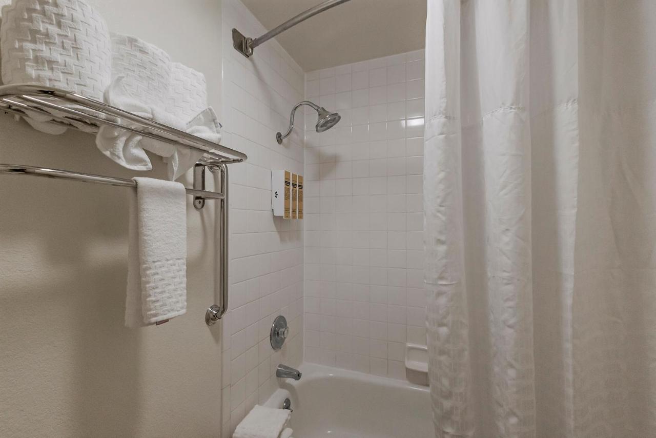 Deluxe King Room - Non-Smoking at Best Western Plus Wine Country Inn & Suites
