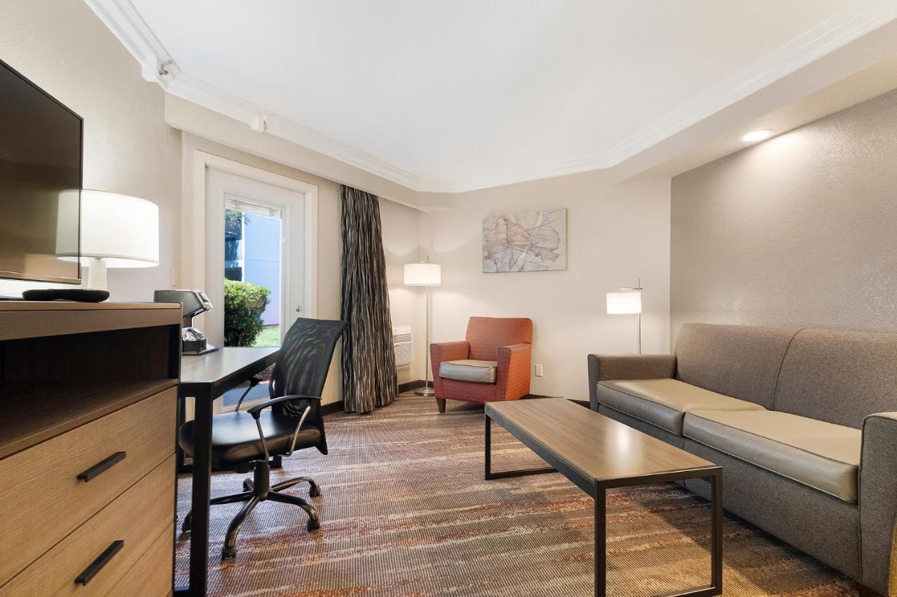 | Best Western Plus Wine Country Inn & Suites