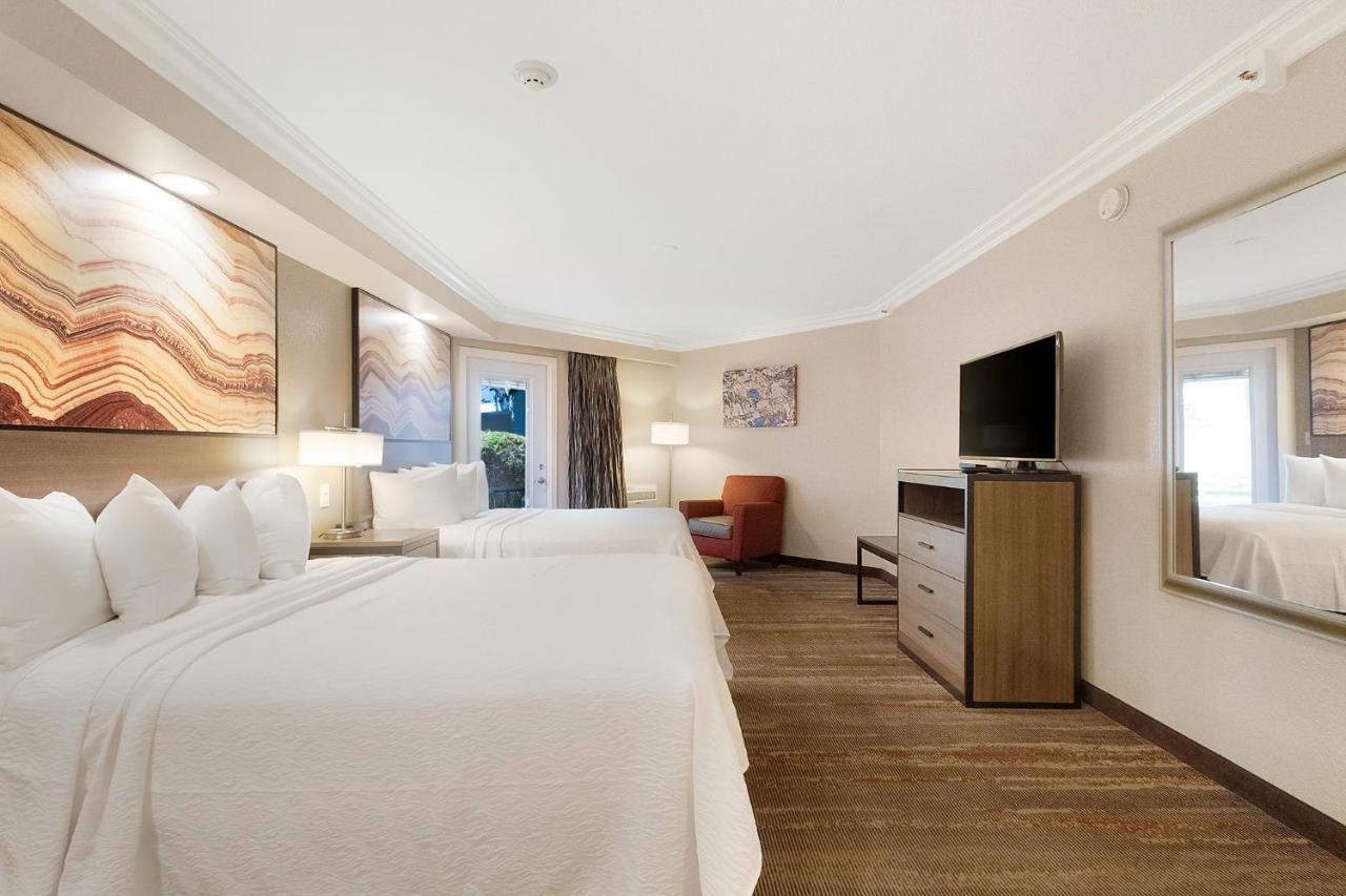 Queen Room with Two Queen Beds - Balcony - Non Smoking at Best Western Plus Wine Country Inn & Suites