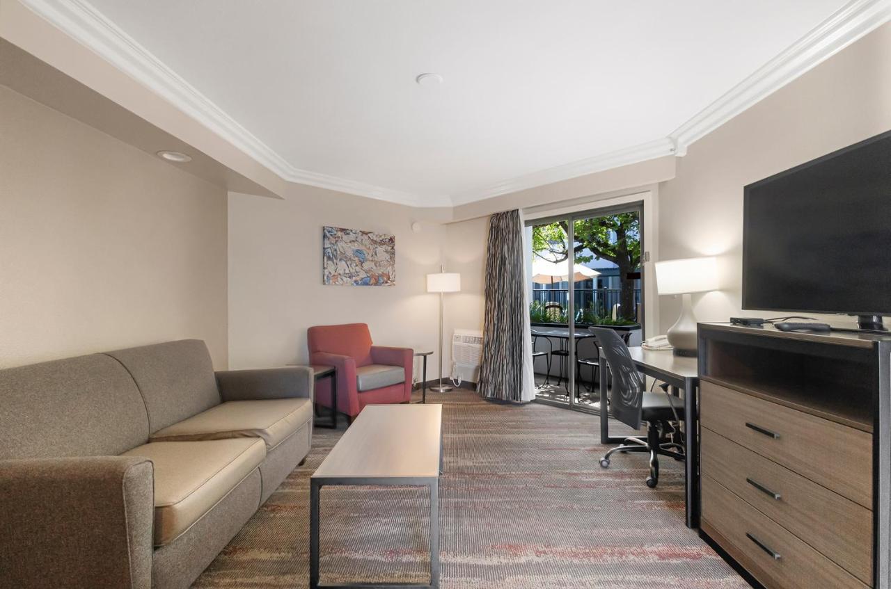 | Best Western Plus Wine Country Inn & Suites