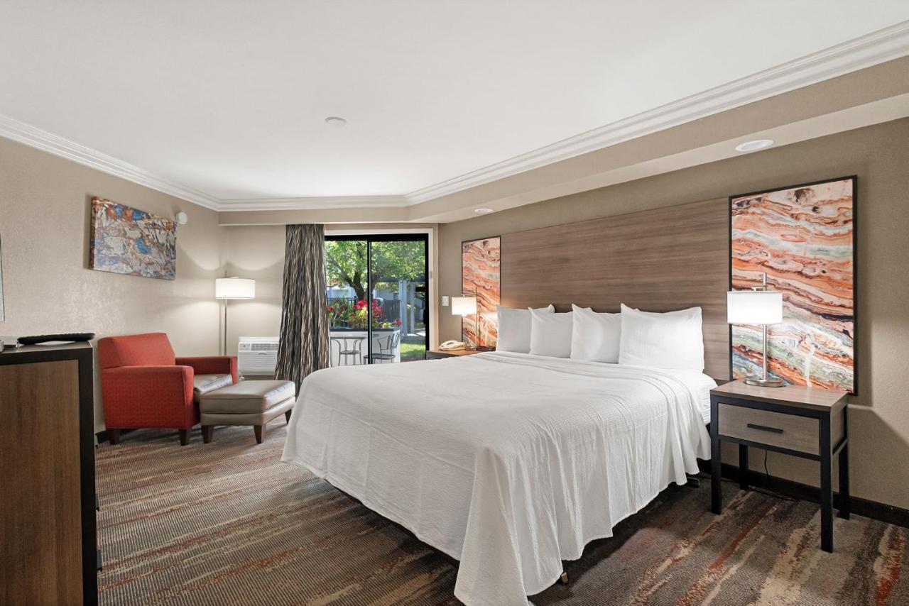 King Suite with Spa Bath - Non-Smoking at Best Western Plus Wine Country Inn & Suites