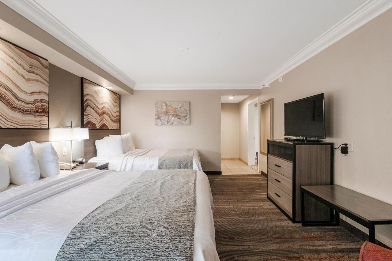 | Best Western Plus Wine Country Inn & Suites