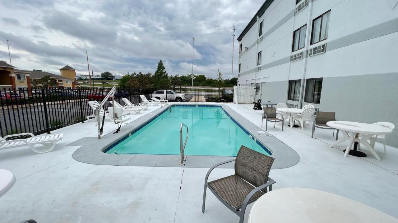 | Quality Inn Merriam Kansas City
