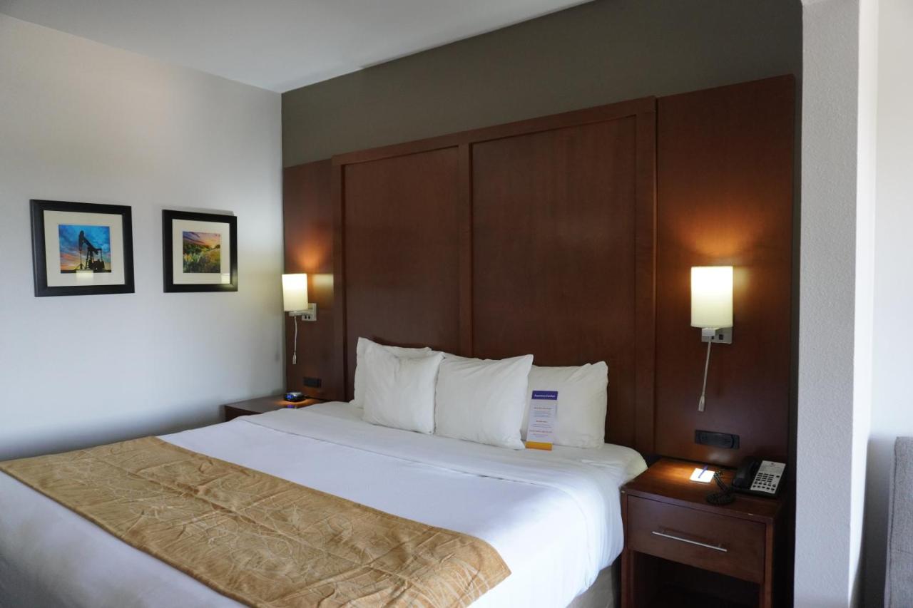King Suite - Non-Smoking at Comfort Inn & Suites Frisco - Plano