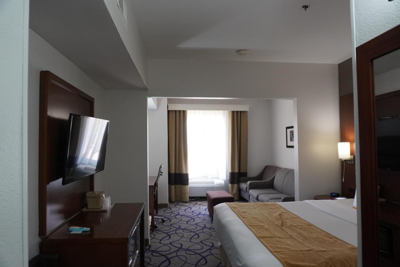 King Suite - Non-Smoking at Comfort Inn & Suites Frisco - Plano
