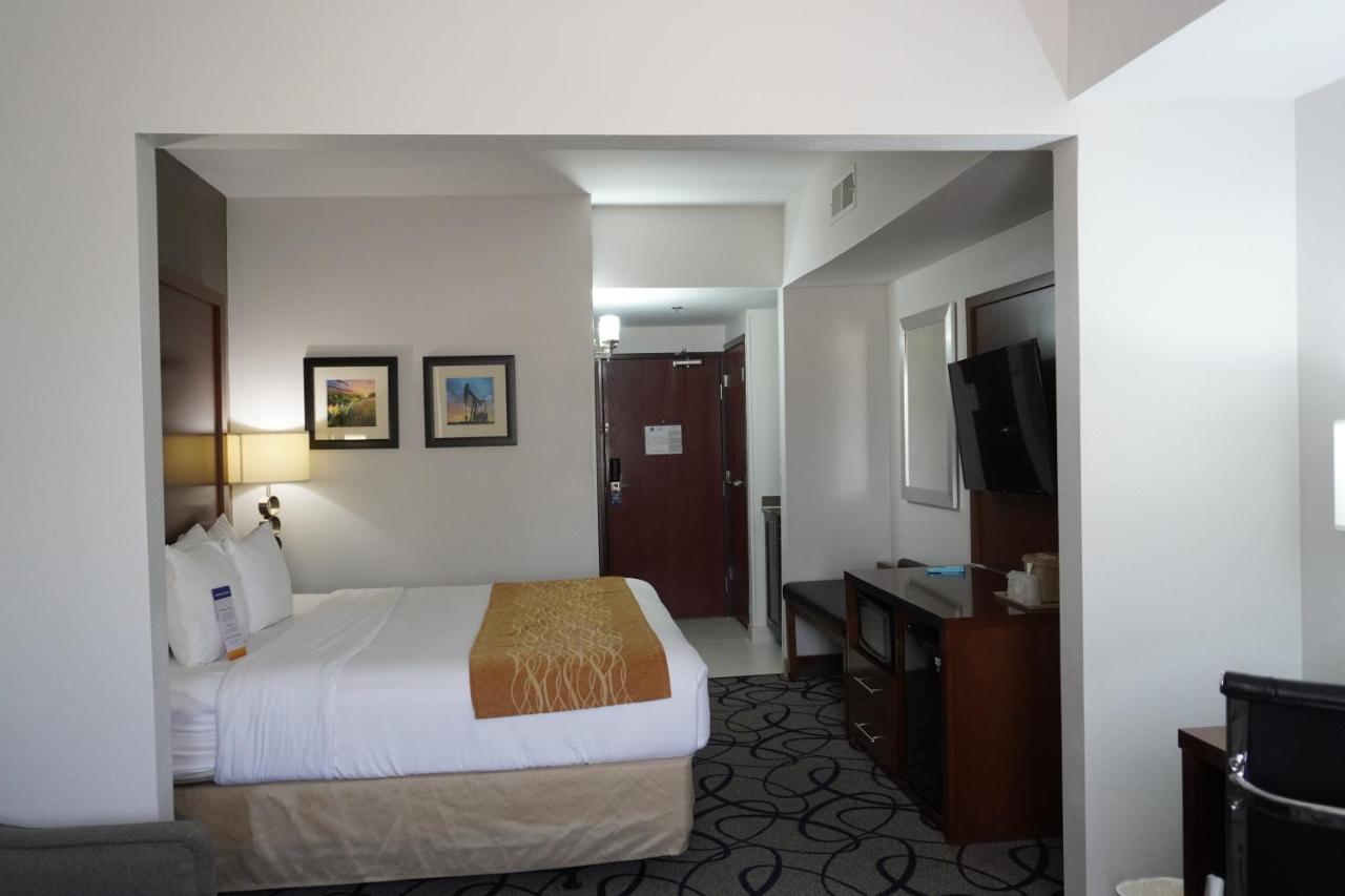 King Suite - Non-Smoking at Comfort Inn & Suites Frisco - Plano