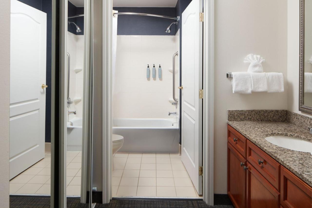One-Bedroom Queen Suite with Sofa Bed at Residence Inn by Marriott Manassas Battlefield Park