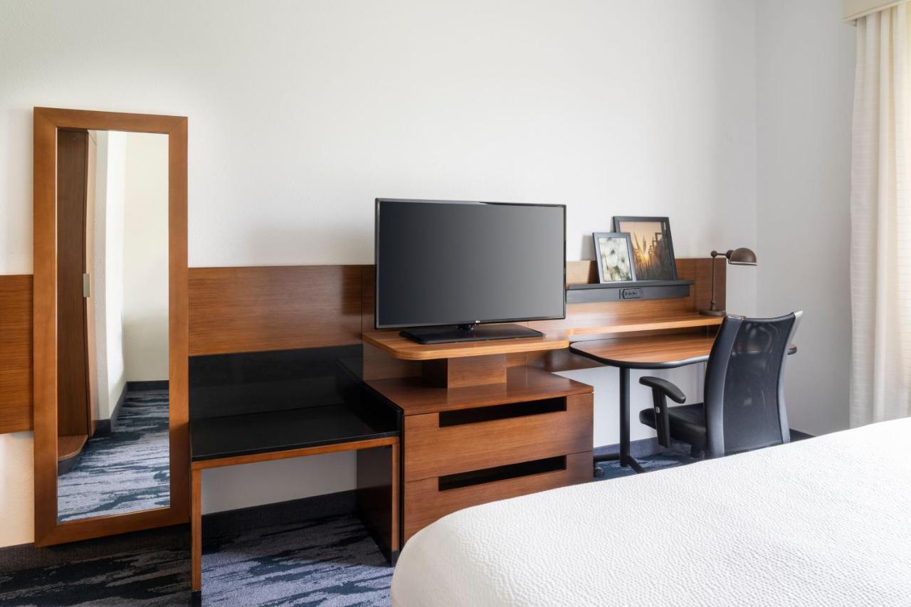 | Fairfield Inn & Suites by Marriott Akron Fairlawn
