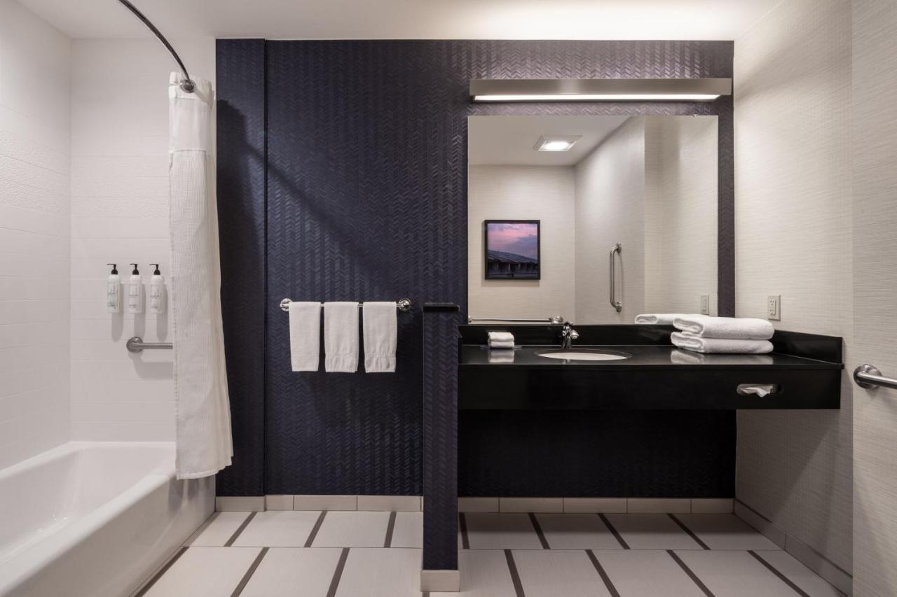 | Fairfield Inn & Suites by Marriott Akron Fairlawn