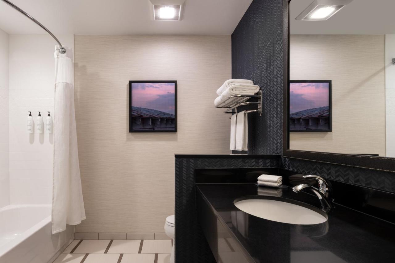 | Fairfield Inn & Suites by Marriott Akron Fairlawn
