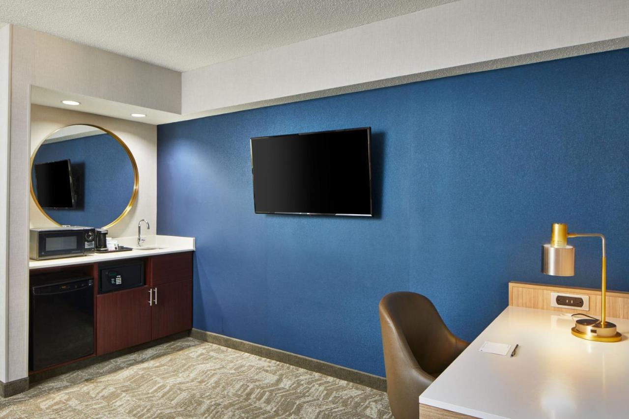 Queen Studio with Sofa Bed at Springhill Suites By Marriott Memphis Downtown
