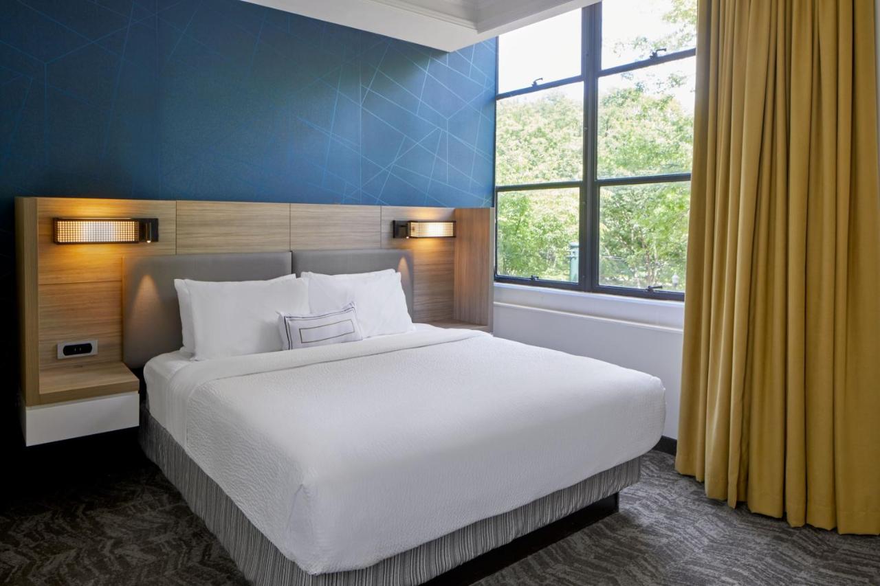 Large King Studio at Springhill Suites By Marriott Memphis Downtown