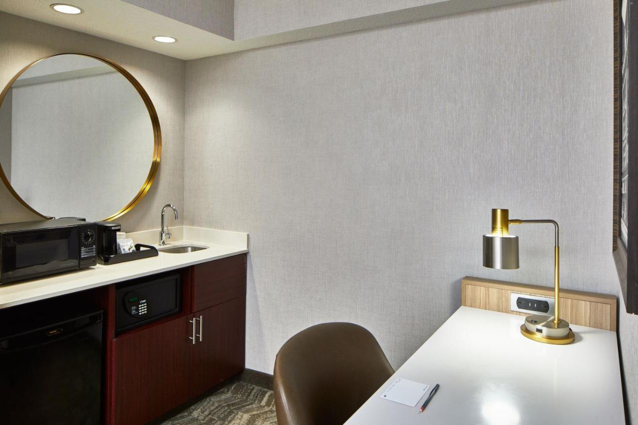 King Studio with Sofa Bed at Springhill Suites By Marriott Memphis Downtown