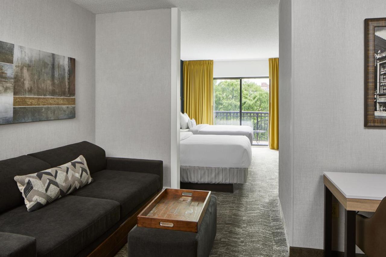 Queen Studio with Balcony at Springhill Suites By Marriott Memphis Downtown