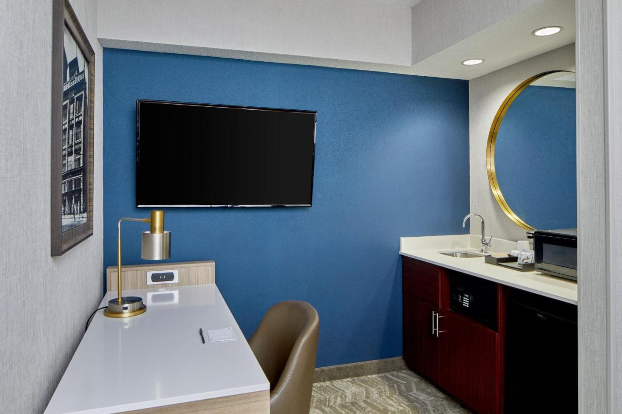 Queen Studio with Balcony at Springhill Suites By Marriott Memphis Downtown