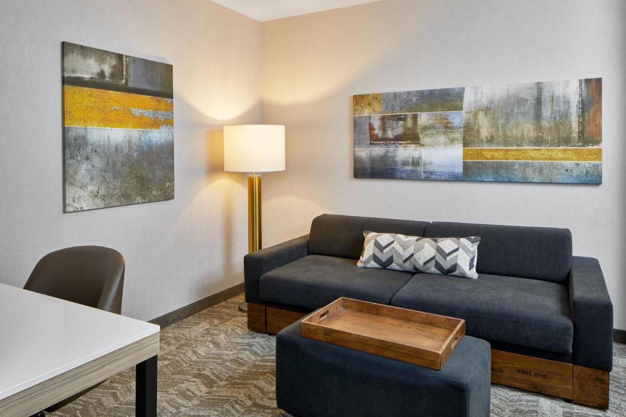 Large Queen Studio at Springhill Suites By Marriott Memphis Downtown