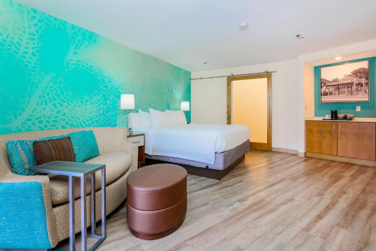 King Room with Sofa Bed at Courtyard by Marriott San Diego Del Mar/Solana Beach