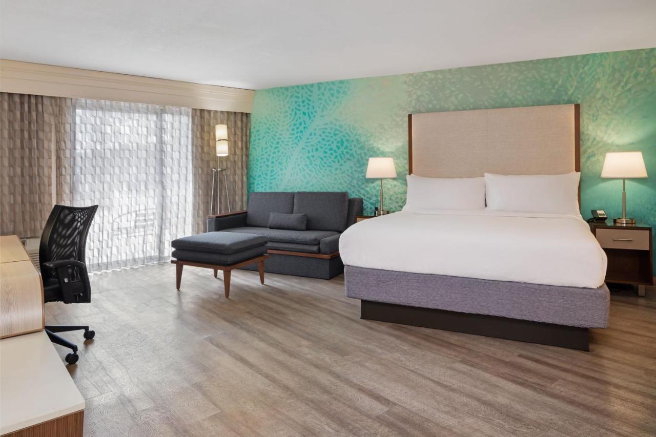 Executive King Room with Sofa Bed at Courtyard by Marriott San Diego Del Mar/Solana Beach