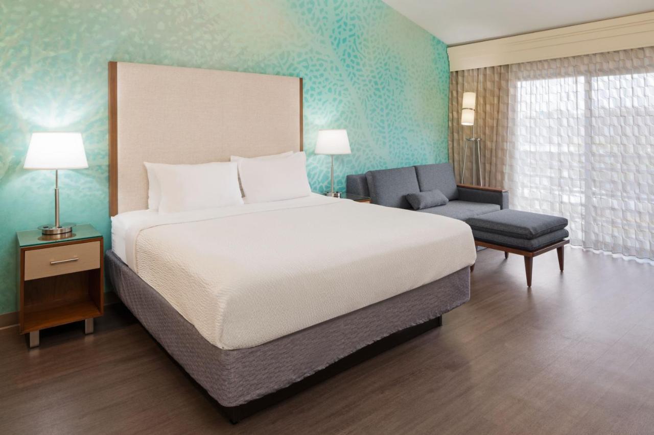Executive King Room with Sofa Bed at Courtyard by Marriott San Diego Del Mar/Solana Beach