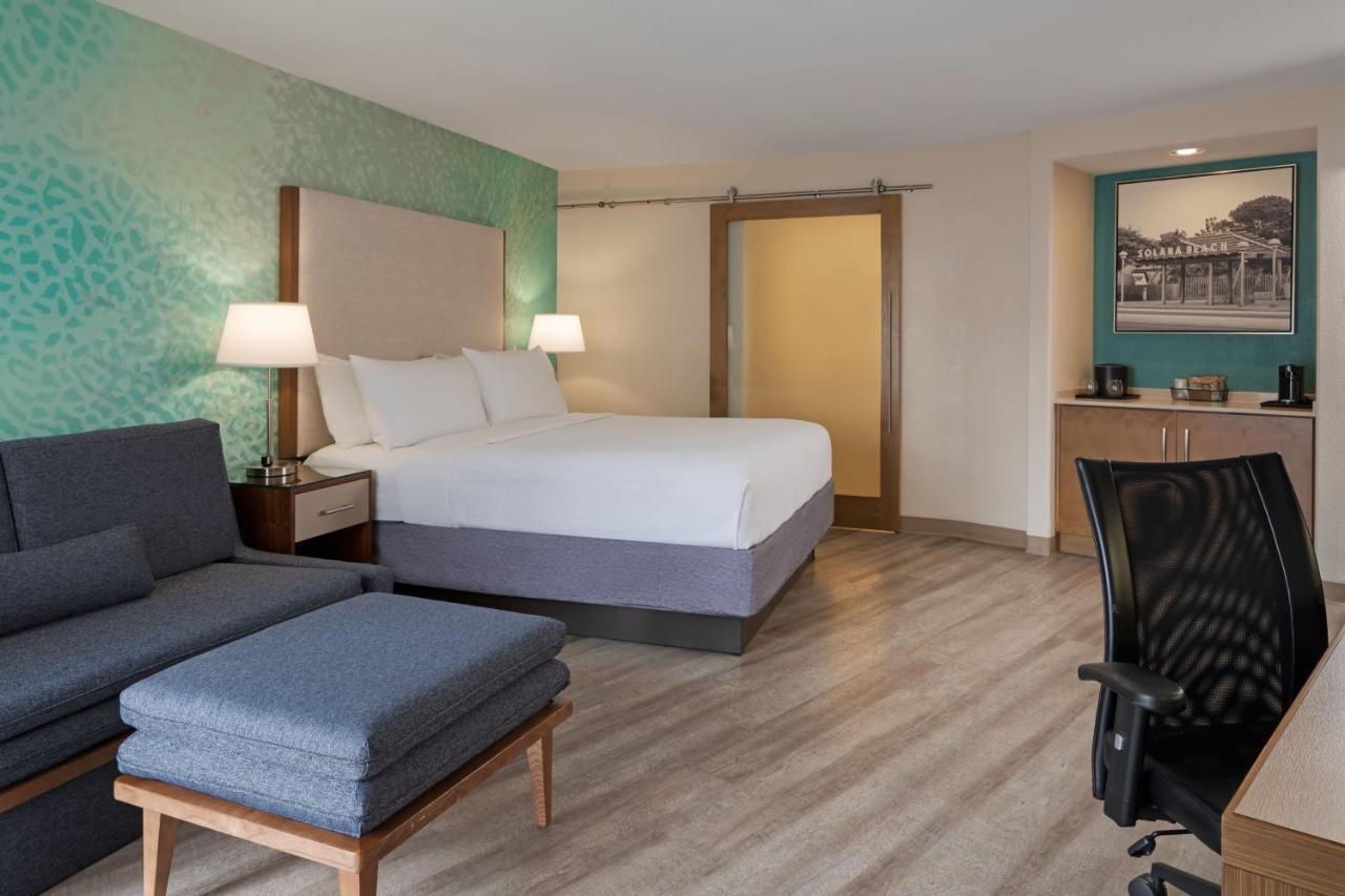Executive King Room with Sofa Bed at Courtyard by Marriott San Diego Del Mar/Solana Beach