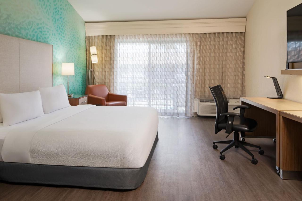 Executive King Room with Sofa Bed at Courtyard by Marriott San Diego Del Mar/Solana Beach