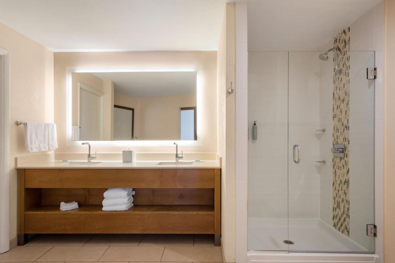 Executive King Room with Sofa Bed at Courtyard by Marriott San Diego Del Mar/Solana Beach