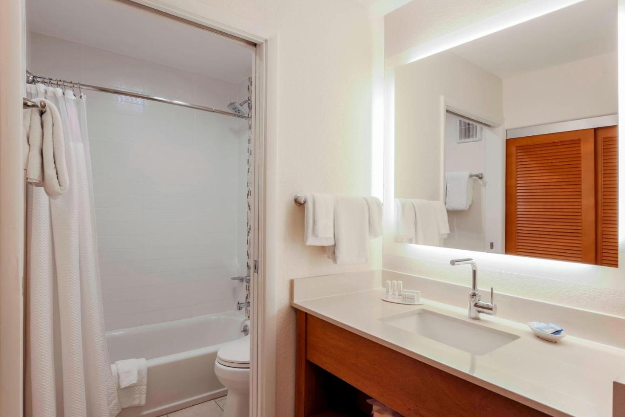 Queen Room with Two Queen Beds at Courtyard by Marriott San Diego Del Mar/Solana Beach