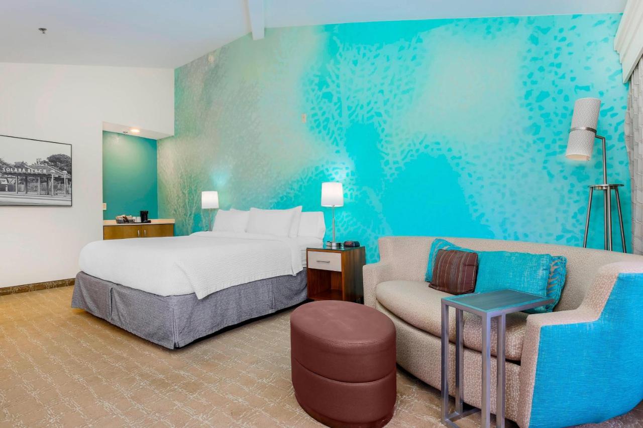 Executive King Room with Sofa Bed at Courtyard by Marriott San Diego Del Mar/Solana Beach