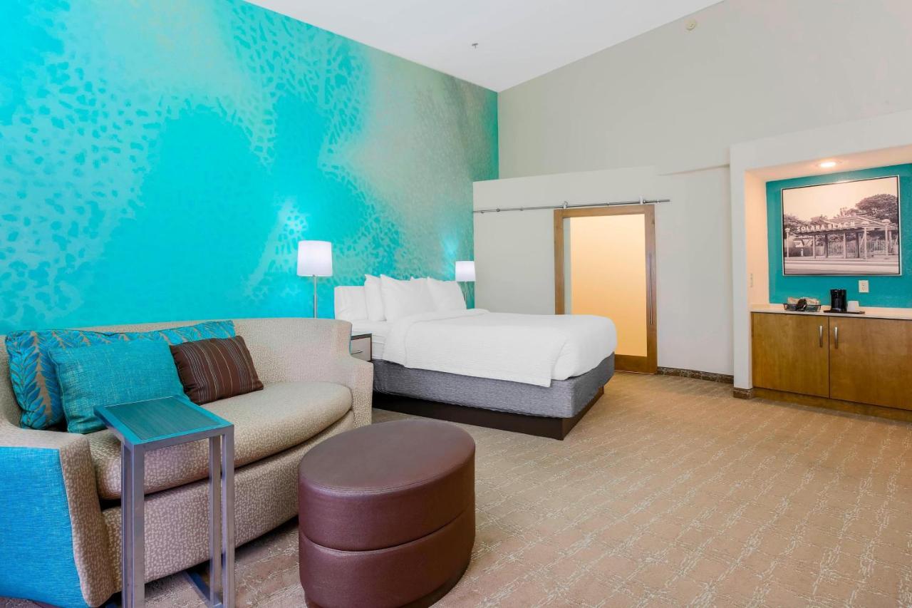 Executive King Room with Sofa Bed at Courtyard by Marriott San Diego Del Mar/Solana Beach