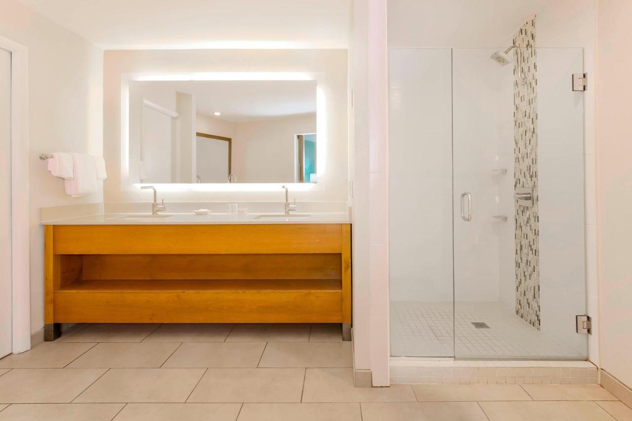 Executive King Room with Sofa Bed at Courtyard by Marriott San Diego Del Mar/Solana Beach
