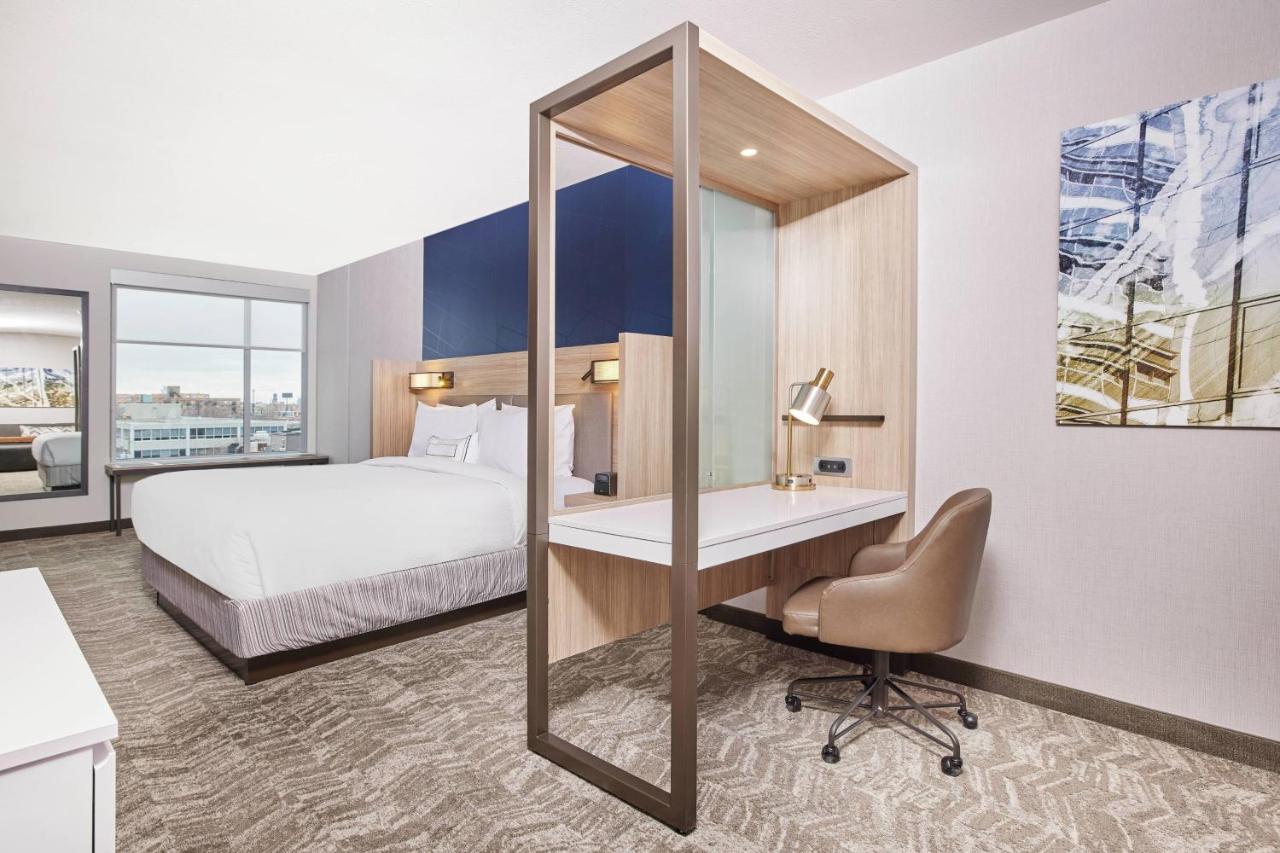 King Suite with Trundle Bed at SpringHill Suites by Marriott Chicago Chinatown