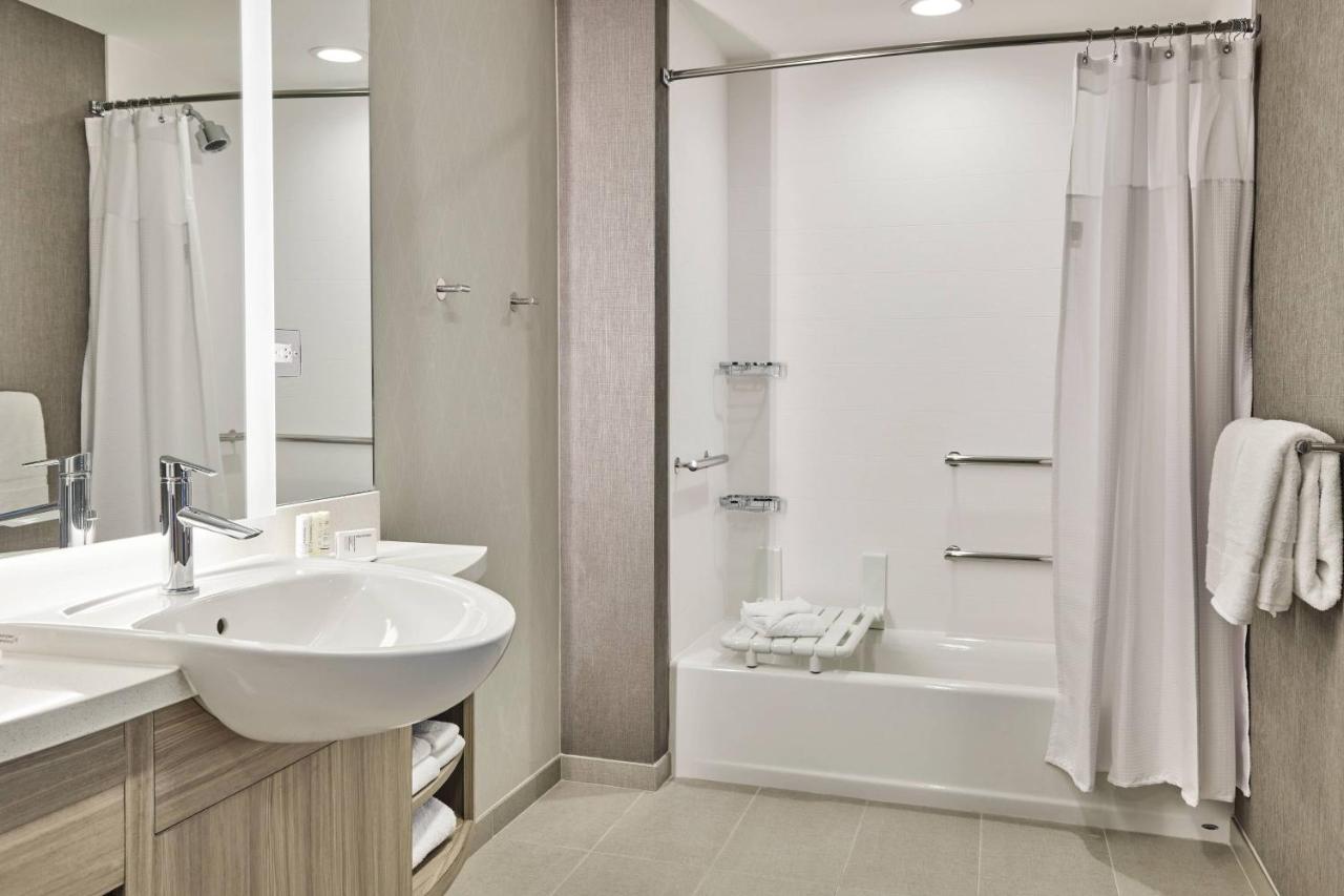 King Suite with Trundle Bed at SpringHill Suites by Marriott Chicago Chinatown