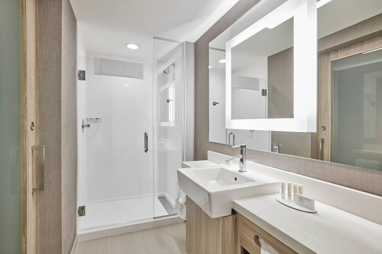 King Suite with Trundle Bed at SpringHill Suites by Marriott Chicago Chinatown