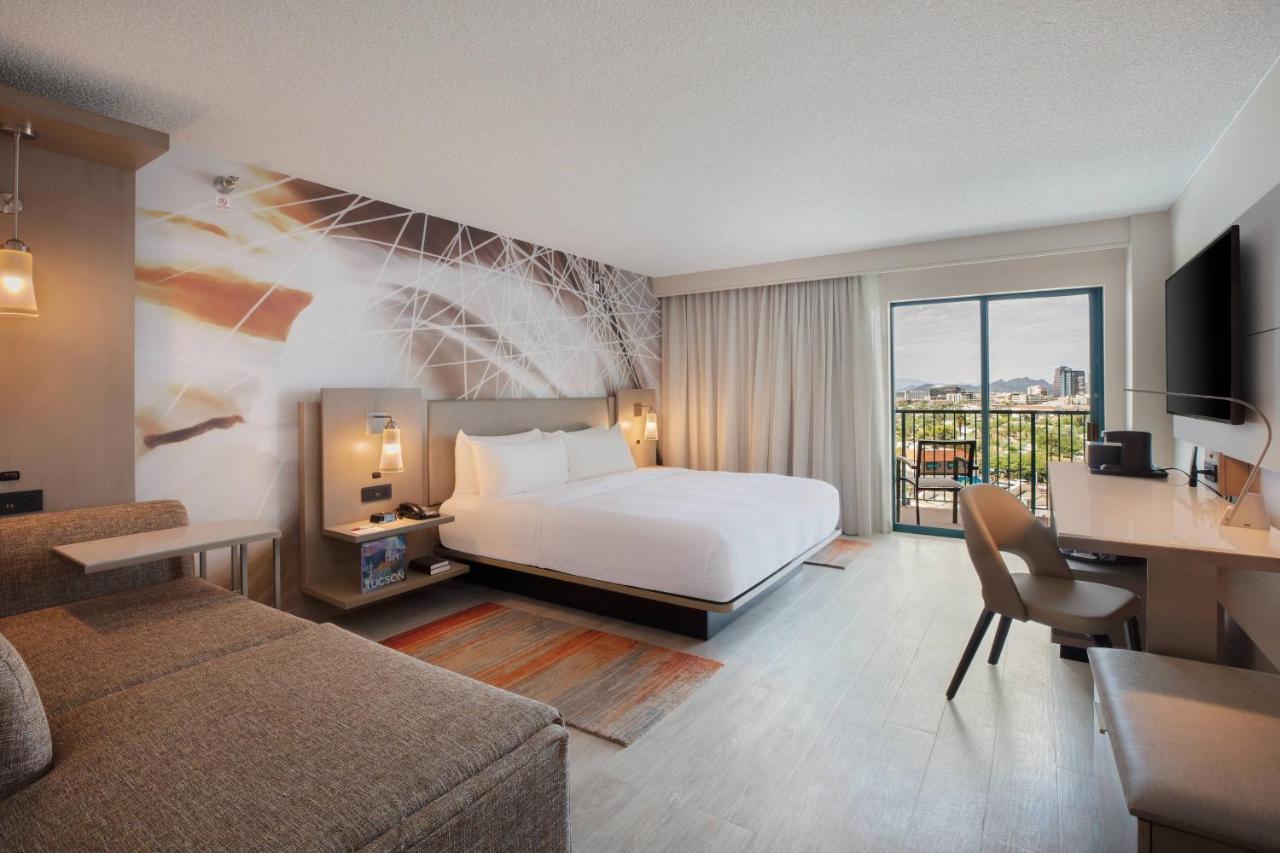 King Room with Sofa Bed at Tucson Marriott University Park