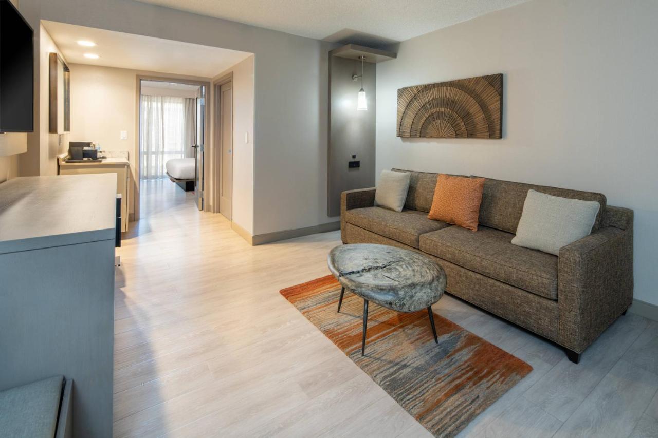 King Suite with Sofa Bed at Tucson Marriott University Park