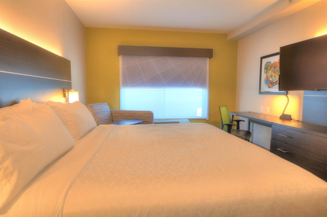 Executive King Suite at Holiday Inn Express Hotel & Suites Mobile/Saraland by IHG