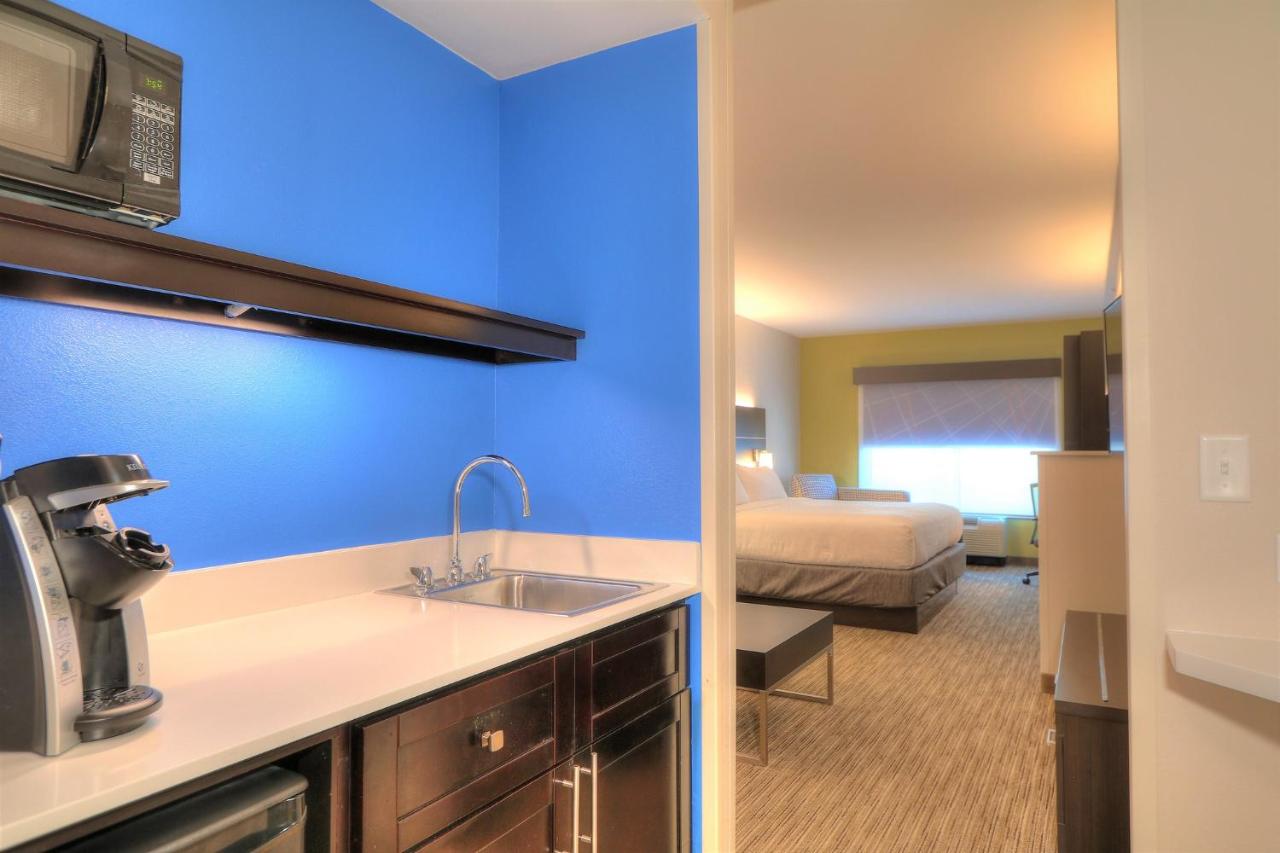 Executive King Suite at Holiday Inn Express Hotel & Suites Mobile/Saraland by IHG
