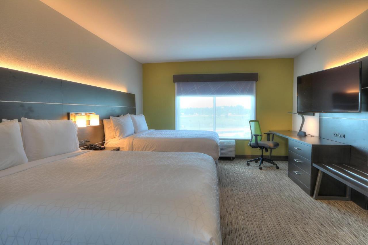 Queen Suite with 2 Queen Beds at Holiday Inn Express Hotel & Suites Mobile/Saraland by IHG