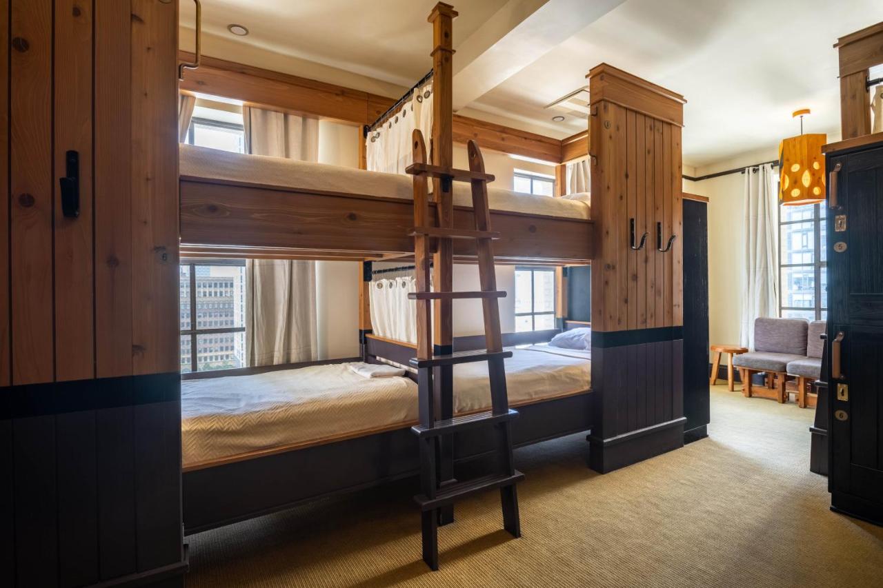 Bed in Eight-Bedroom at Freehand Los Angeles