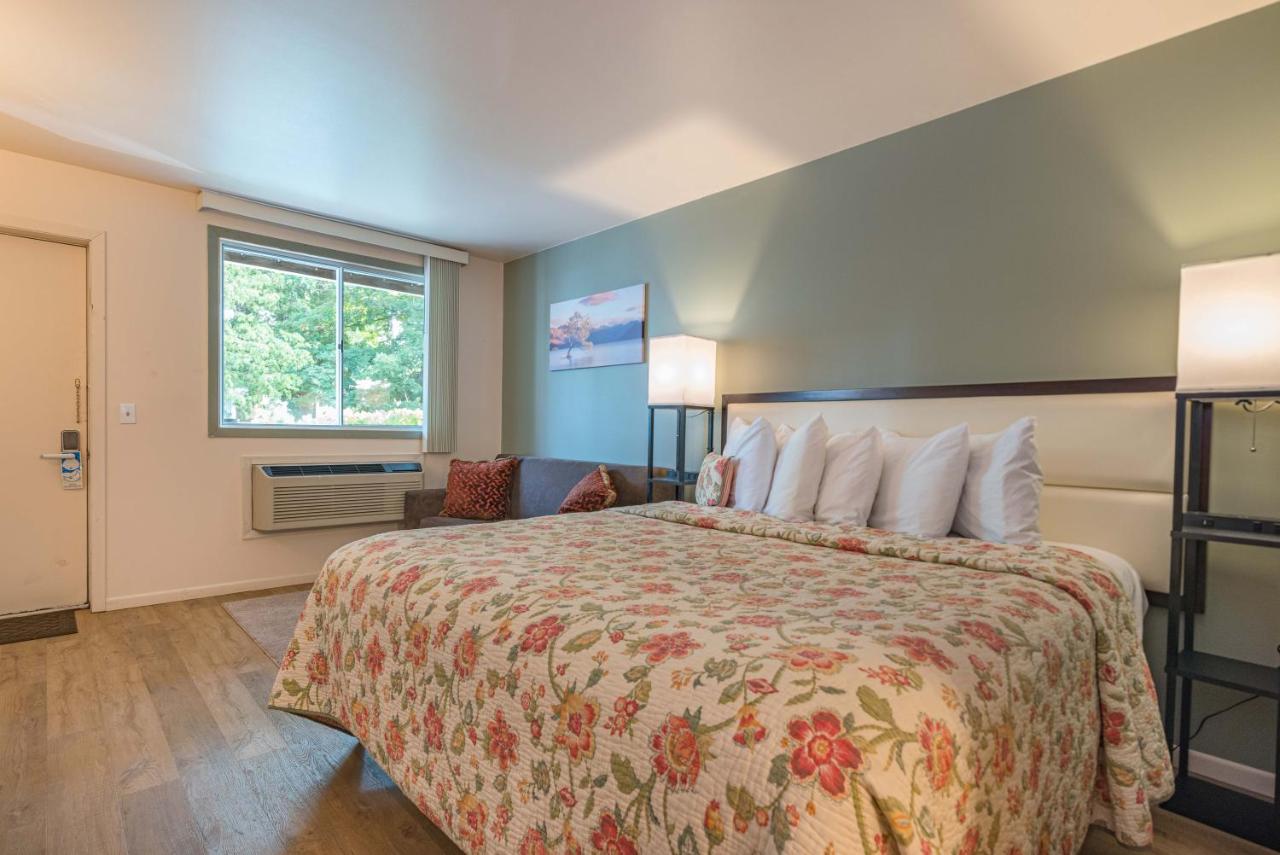 | White Rose Inns & Motel