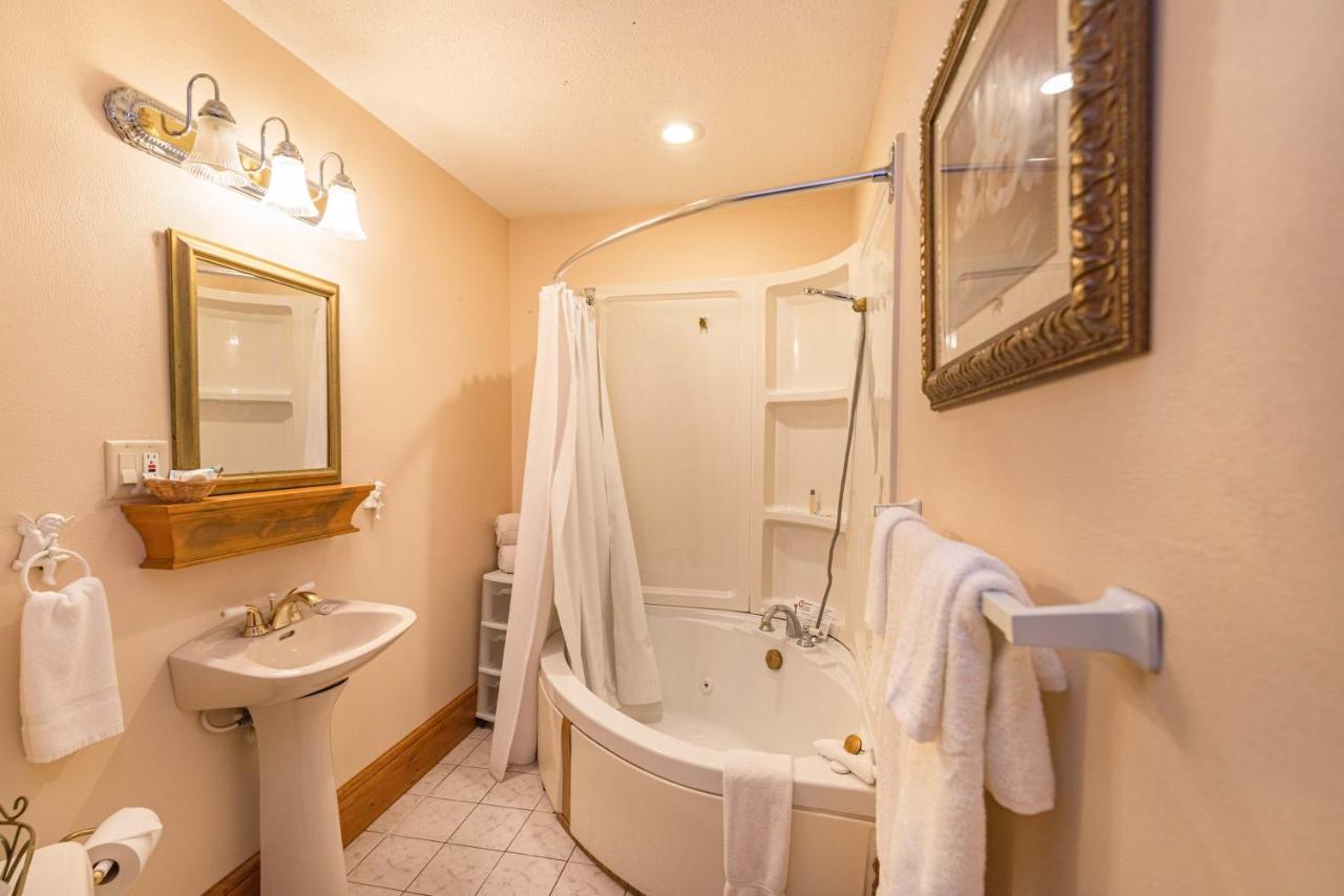| White Rose Inns & Motel
