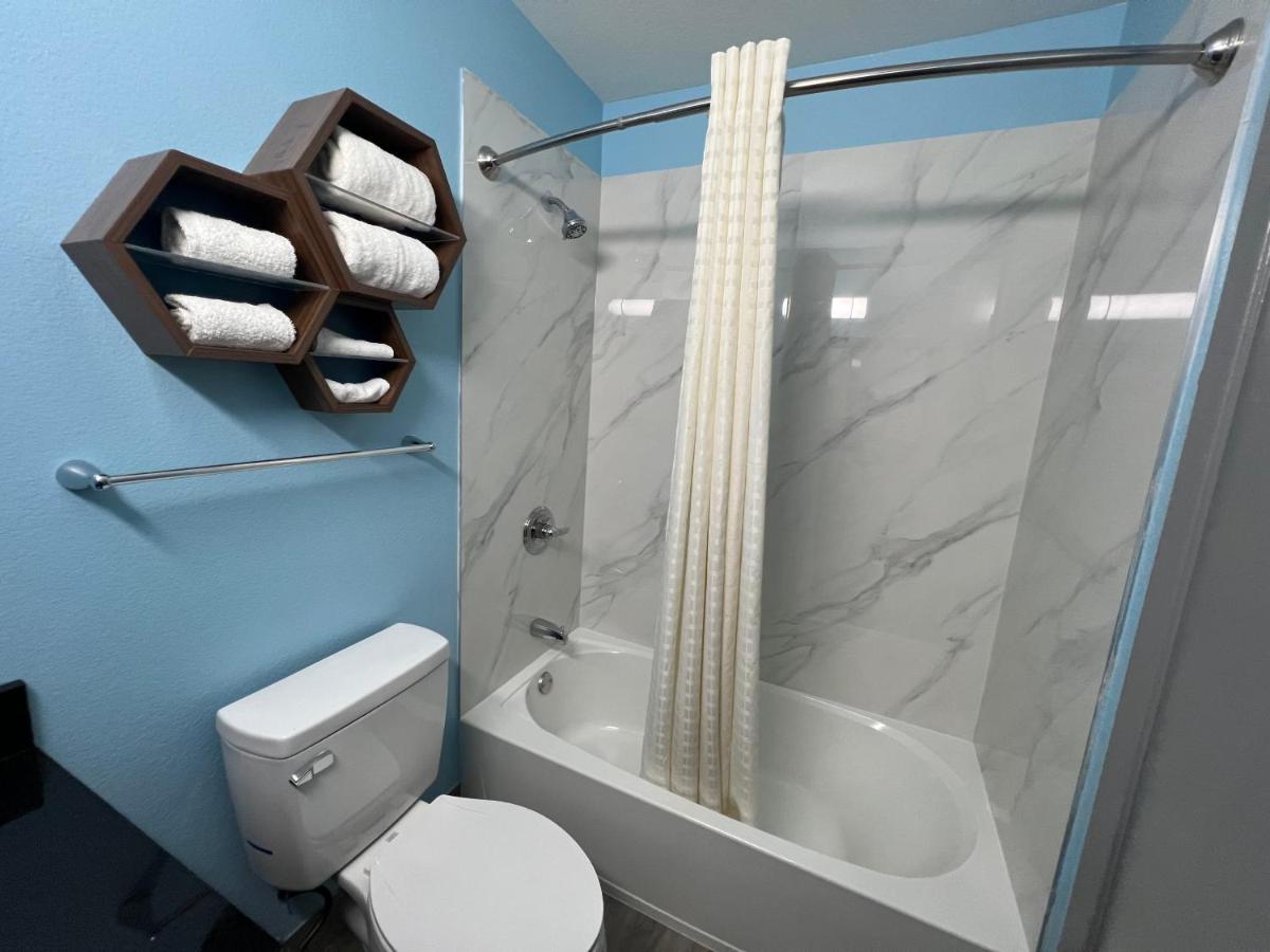 | Relax Inn Channelview