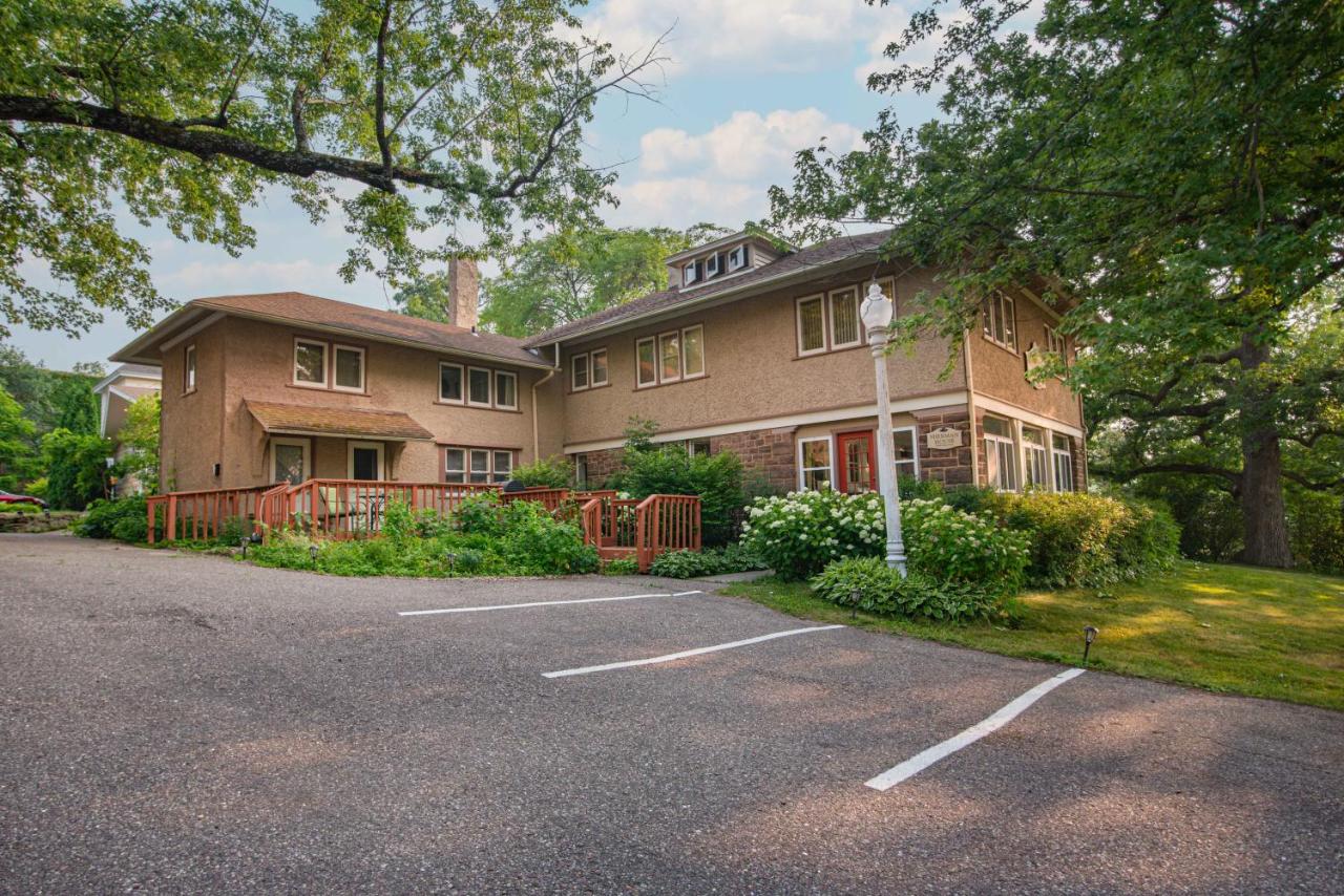 | White Rose Inns & Motel